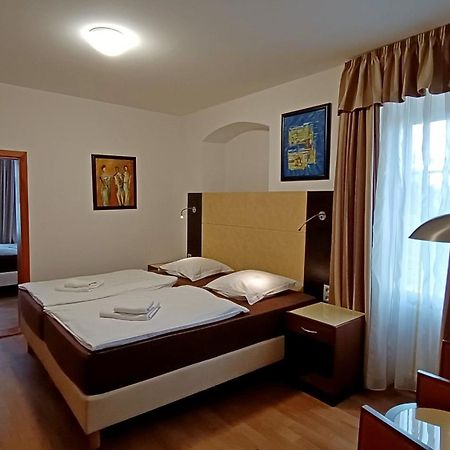 Apartments Gato Karlovy Vary Dalovice Kültér fotó