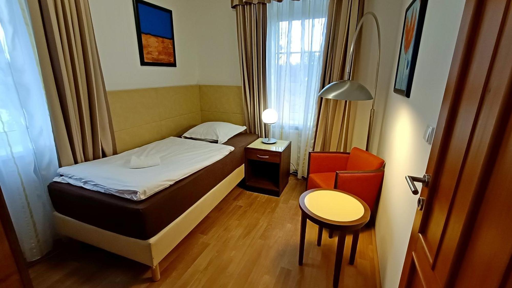 Apartments Gato Karlovy Vary Dalovice Kültér fotó