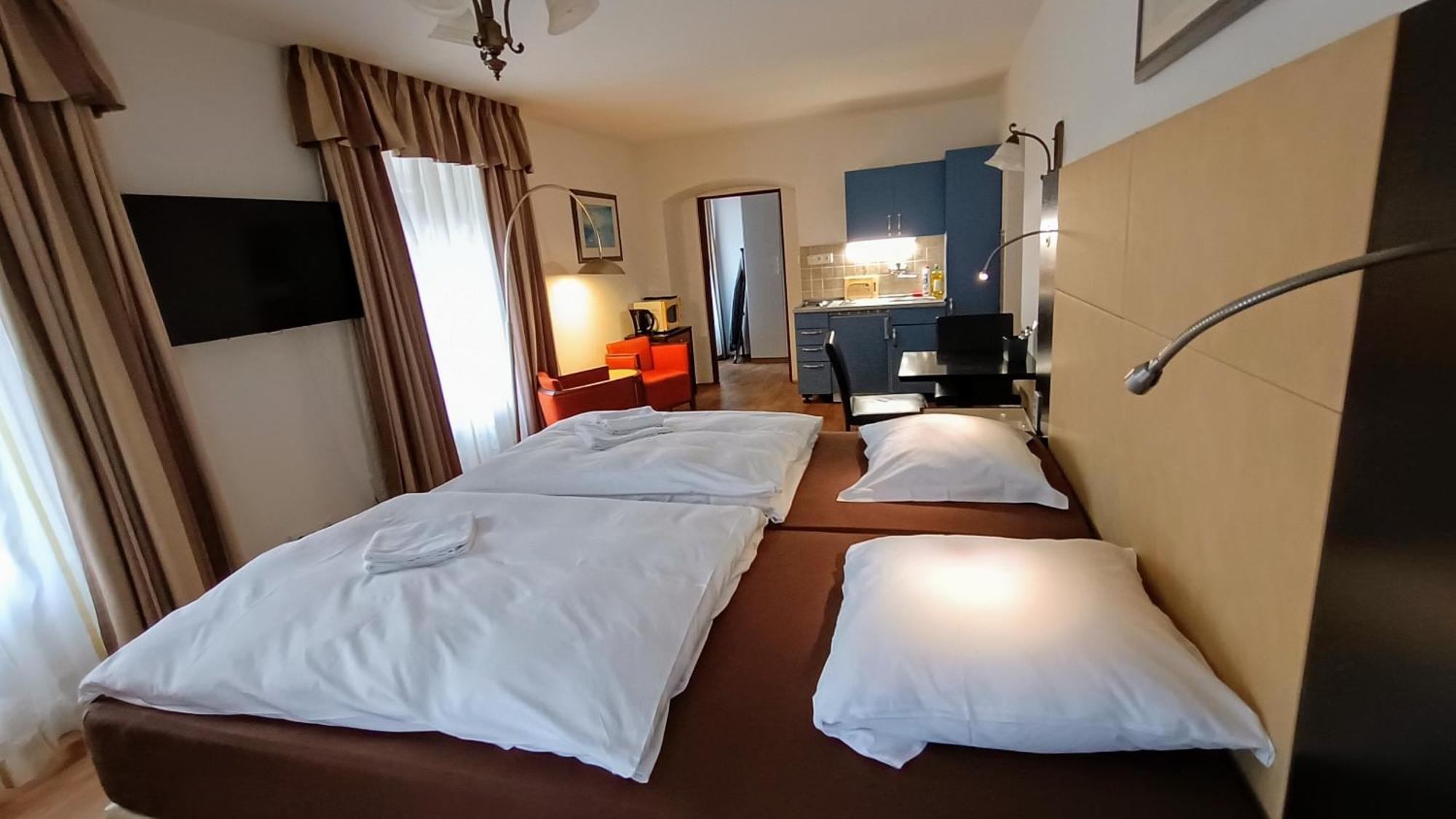 Apartments Gato Karlovy Vary Dalovice Kültér fotó